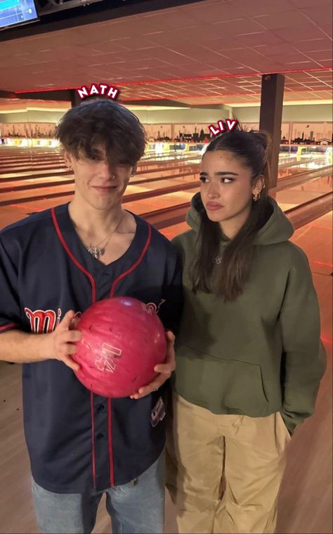 Festival Glasses, Boy And Girl Friendship, Girl Friendship, Bowling Alley, Boy Best Friend, Mia 3, Boyfriend Goals, Friend Goals, Foto Ideas Instagram