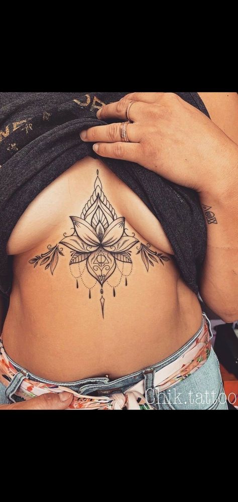 Underboob Tattoo Designs, Lotus Tattoo Design, Tattoo Schrift, Underboob Tattoo, Hip Tattoos Women, Inspiration Tattoos, Chest Tattoos For Women, Tattoos Skull, Sternum Tattoo