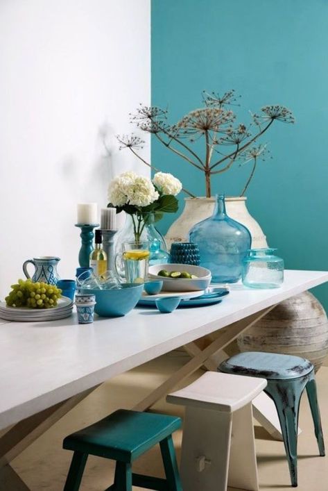 Bleu turquoise : association de couleurs, idées pour une déco réussie Colour Architecture, House Of Turquoise, Blue Interior, Paint Colors For Home, 50 Shades, Home Fashion, Interior Design Inspiration, The Table, House Painting