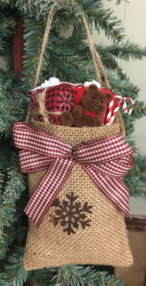 These are brand new Christmas burlap bag ornaments! These burlap sacks have been filled with handmade presents, candy canes, and a teddy bear. Each sack has been accented with artificial snow, a gingham printed ribbon and a metal snowflake accent. These ornaments would look great on many themed trees: Country, Woodland, Traditional... Thank you for stopping by HolidayByGrace and happy holidays! Burlap Ornaments Diy, Christmas Bowl Fillers Ideas, Buffalo Craft, Burlap Christmas Crafts, Country Ornaments, Hessian Crafts, Burlap Christmas Ornaments, Natal Natural, Christmas Bazaar Crafts