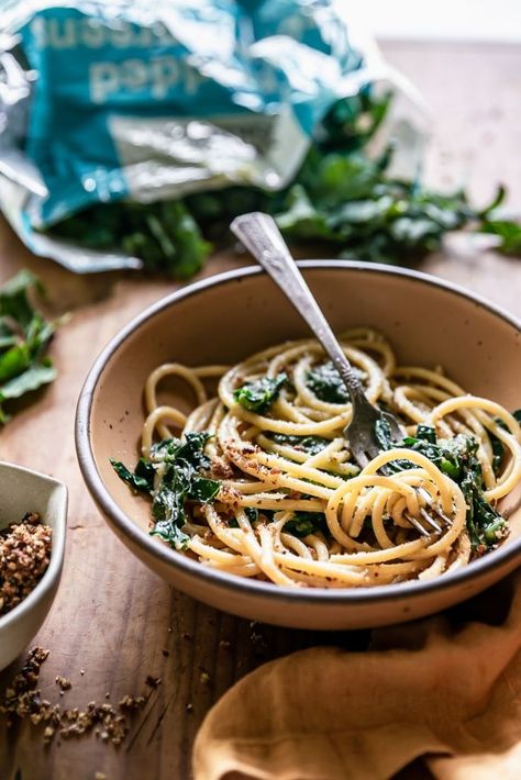 For all the pasta lovers - save this for later! Grab a bag of Nature's Greens Collards on the way home & have a delicious dinner in just 15 minutes! Collard Greens Pasta, Pantry Pasta, Collard Greens Recipe, Collard Green, Vegetarian Gluten Free, Pear Jam, Green Recipes, Pasta Lover, Gluten Free Pasta