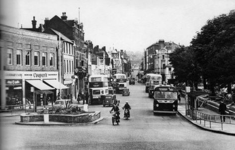 https://flic.kr/p/bkkEPc | Military Road 1962 | These pictures are from the Kent History Forum Old Chatham, Chatham Kent, London Now, Iphone Wallpaper Video, Iphone Wallpaper Images, Those Were The Days, Local History, Sweet Memories, Street View