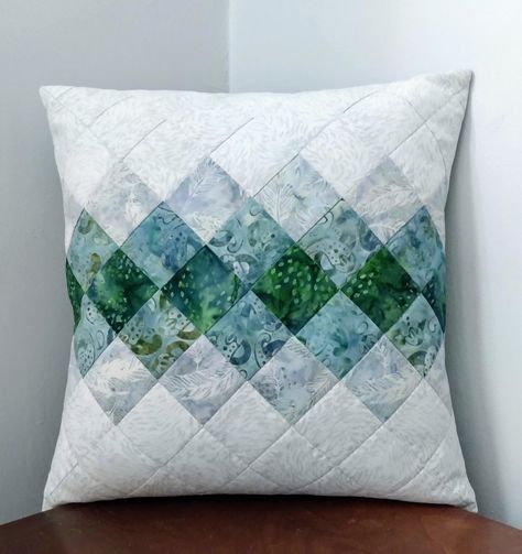 Make Your Own Pillow Covers, Quilting Pillows Pattern, Pillowcase Quilt Pattern, Modern Quilted Pillow Patterns, Pillow Designs Ideas, Quilted Pillow Covers Easy Diy, Quilted Pillow Patterns Free, Modern Quilt Pillow Patterns, Modern Quilted Pillow