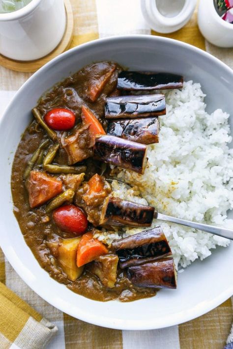 Japanese Coco Ichibanya-Style Vegetable Curry | Pickled Plum | Easy Asian Recipes Coco Curry, Hearty Recipes, Eggplant Curry, Boiled Vegetables, Cold Weather Food, Easy Japanese Recipes, Japanese Curry, Vegetable Curry, Recipe For Mom