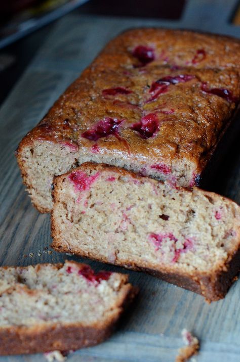 Cranberry Sauce Bread, Cranberry Sauce Muffins, Cookies Coconut, Cranberry Bread Recipes, Easy Cranberry Sauce, Plating Food, Presentation Food, Jellied Cranberry Sauce, Canned Cranberry Sauce