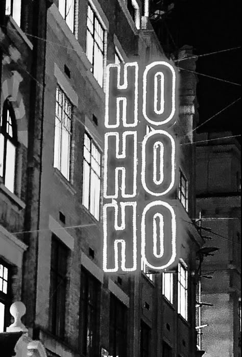 Black And White Christmas Photography, Black And White Aesthetic Christmas, Christmas Aesthetic Black And White, Christmas Black And White Aesthetic, Black And White Christmas Photos, Grunge Christmas Aesthetic, Black And White Christmas Pictures, Black And White Christmas Wallpaper, Black And White Christmas Aesthetic