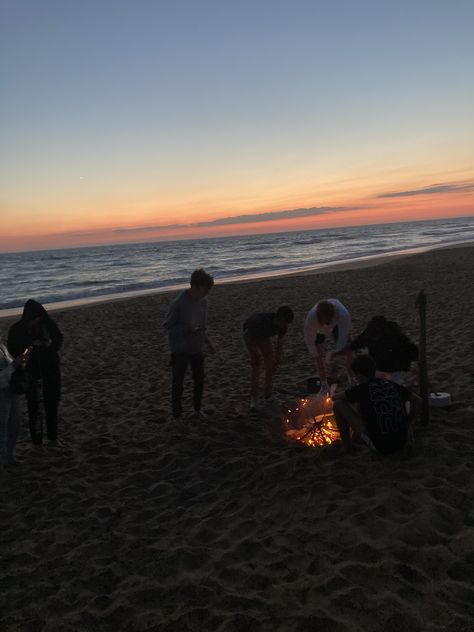 #feu #🔥#plage #amis #friends Qui Ment, False Beliefs, Photos Bff, Bonfire Party, Manifesting Dreams, A Moment In Time, High Life, Dream Life, Summer Vibes