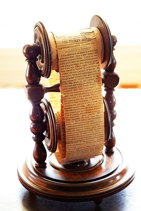 For the love of Books...Antique Pocket Bible scroll at the Chatillon-DeMenil Mansion. https://musetouch.org/?cat=30 Pocket Bible, Victoria Magazine, Yennefer Of Vengerberg, Style Steampunk, Prop Design, Handmade Books, Old Books, Cool Stuff, Altered Books