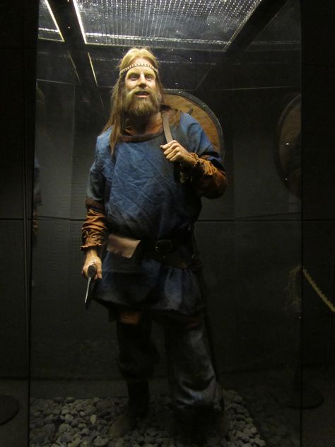 Iceland - Reykjavic - Perlan - Viking outside Saga Museum | Flickr Medieval Iceland, Icelandic Vikings, Viking Painting, Germanic People, Medieval Artifacts, Viking Clothes, Viking Pictures, Viking Museum, Viking Saga