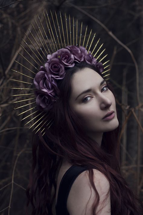 How To: Make a Halo Crown — Suzi Ovens Fairy Headpiece, Crown Pictures, Crown Headdress, Headpiece Diy, Diy Crown, Halo Crown, Idee Cosplay, Gold Spray Paint, Braut Make-up