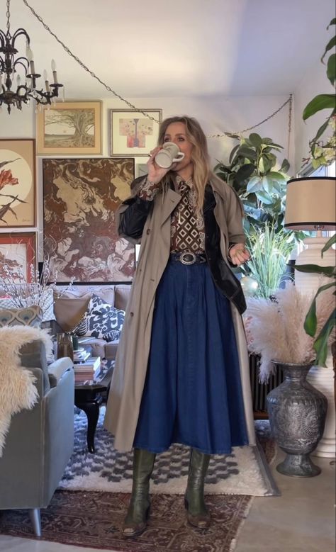 Eccentric Old Lady Aesthetic, Eccentric Work Outfit, Eccentric Grandpa, Artist Style Clothing, Eccentric Clothes, Layering Clothing, Cozy Living Room Decor Ideas, Grandpa Fashion, Cozy Living Room Decor