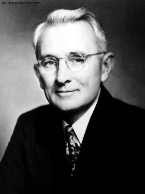 Dale Carnegie biography, quotes & books - influence people | ToolsHero Dale Carnegie, Dale Carnegie Quotes, Public Speech, First Class Seats, Books For Self Improvement, How To Influence People, Speaking Skills, Warren Buffett, Richard Branson