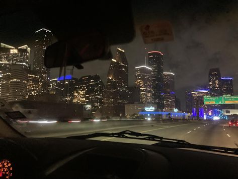 #downtownhouston #nightlife #Houston #neonlights #downtownaesthetic #downton #night #skyline Downtown Houston At Night, Houston At Night, Houston Nightlife, Dallas City, Night Skyline, Downtown Houston, Future Lifestyle, City Views, Beautiful City