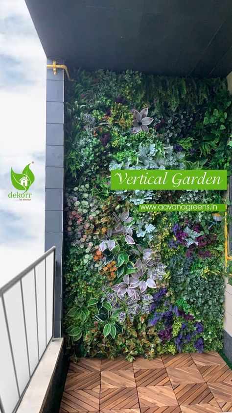 Bringing nature to your space is proven to inspire you , boost productivity and even contribute to a stronger sense of well-being🌿 Your garden doesn't have room to expand? Look up! 👆 Even if your yard has limited space — or no yard at all — you can still enjoy watching lovely plants and flowers grow in your artificial vertical garden.It’s a shame to have bare walls realizing that you can cover them in something enticing. Vertical Garden Wall Artificial, Outdoor Tv Screen, Outdoor Tv Setup, Porch Tv, Outdoor Tv Mount, Vertical Garden Pots, Patio Tv, Tv Corner, Tv Setup