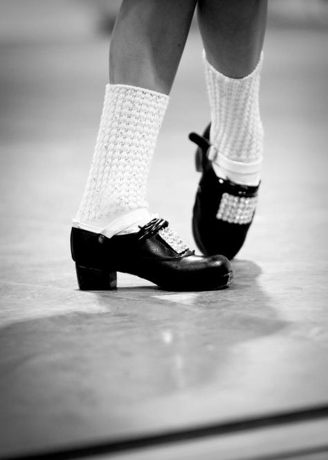 Irish Dance -- Get your jig on! Irish Dance Photography, Irish Dance Shoes, Dancer Quotes, Irish Jig, Irish Step Dancing, Dancer Lifestyle, Steps Dance, Irish Dancers, World Dance