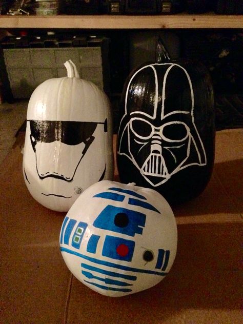 Star Wars painted pumpkins Star Wars Halloween Decorations, No Carve Pumpkin Decorating, Disney Pumpkin, Star Wars Halloween, Pumpkin Carvings, Halloween Pumpkins Painted, Creative Pumpkins, Pumpkin Carving Templates, Halloween Pumpkins Carvings