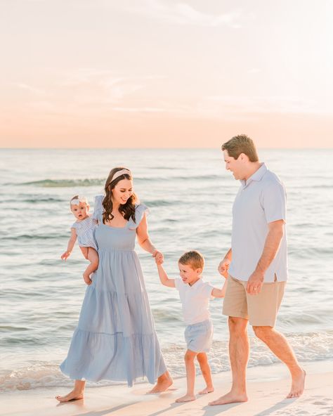 A beautiful family session from a few months ago. This first photo is actually one of my most successful posts on Pinterest! Photographers, if you haven’t already linked your IG to Pinterest do it! It’s well worth it. :) I have so many more beautiful family sessions to share in the coming months - I have been so thankful for everyone who has entrusted me with their precious moments along the beaches of 30A and Destin! Family Photos On Beach, Beach Photoshoot Ideas Family, Maternity Shoot Beach, Beach Pic, Family Beach Pictures, Family Photo Pose, Beach Family Photos, Family Shoot, Beach Pics