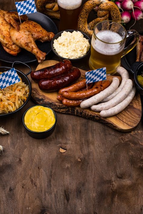 Stewed Cabbage, Chicken And Ribs, Chicken Coleslaw, Germany Party, Swiss Cuisine, Beer Pretzels, German Sausage, Oktoberfest Food, Octoberfest Food