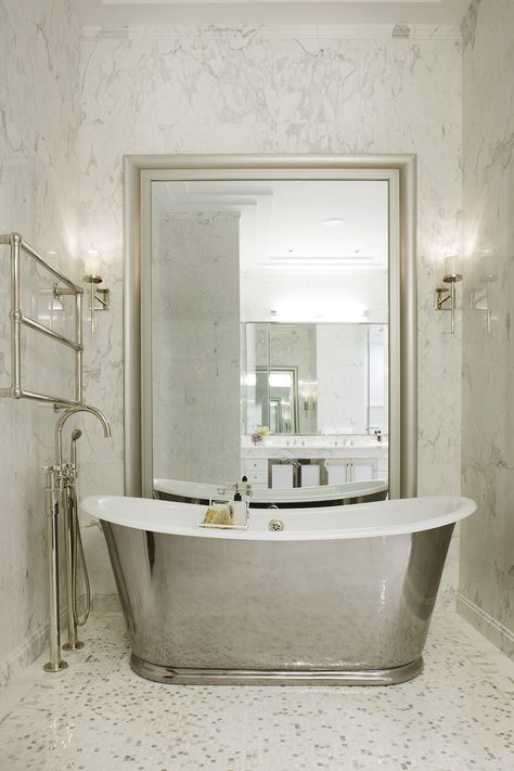 Waterworks bath in Walker Tower NYC (Candide Tub, Henry Exposed Tub Filler, Universal Towel Warmer) Luxury New York Apartment, Bathroom Design Trends, Bad Inspiration, Mirror On The Wall, Chic Bathrooms, Bathroom Trends, New York Apartment, Marble Bathroom, Bath Tub