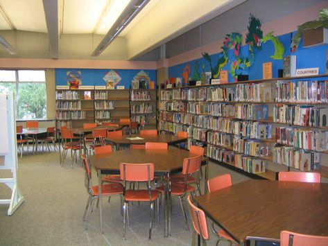 Library Dining Room, Room Playground, School Library Decor, Library Themes, Elementary School Library, School Timetable, Library Pictures, Childrens Library, Primary Students