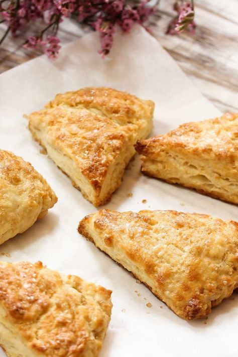 Buttermilk Scones Ina Garten - Chefs & Recipes Buttermilk Scone Recipe, Cream Scones Recipe, Buttermilk Scones, English Scones, Drop Scones, How To Make Scones, Scones Recipe Easy, Homemade Scones, Scones Easy