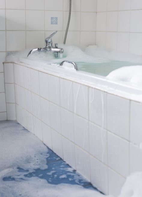 How to Dissolve Soap Scum. Showers, bathtubs and sinks suffer the most from soap buildup. The dry, white residue left behind by soap repels water, so it doesn't rinse away easily. Mineral deposits from hard water can make the scummy area look even worse. You must first break up the scum before scrubbing it from the surface. Many of the harsh,... Handyman Hacks, Clogged Drain Bathtub, Tiling Ideas, Reglaze Bathtub, Drain Repair, Refinish Bathtub, Clean Bathtub, Support Beams, Bathtub Drain