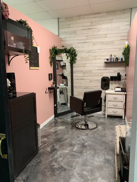 Home Saloon Designs, Salon Room Ideas Small, Small Basement Salon Ideas, Salon Room Ideas Home, One Room Hair Salon Ideas, Home Beauty Salon Ideas Small Diy, Small Salon Studio Decor, Hairstylist Set Up At Home, Mini Home Salon Ideas