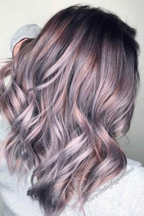 Blond Cenușiu, Pastel Purple Hair, Ash Brown Hair Color, Gorgeous Gray Hair, Ash Brown Hair, Lilac Hair, Lavender Hair, Penteado Cabelo Curto, Grey Hair Color