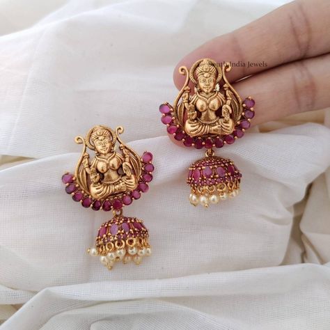 Makara Kundanalu, Daily Wear Earrings Gold, Daily Wear Earrings Gold Indian, Earrings Gold Design, 2 Grams Gold Earrings Designs, Coin Earrings Gold, Rings Without Stones, Jewellery Patterns, Temple Earrings