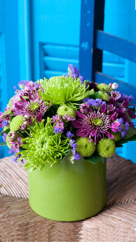 Lime Green Flower Arrangements, Green Chrysanthemum Bouquet, Chrysanthemum Arrangement Floral Design, Chrysanthemum Arrangement, Chrysanthemum Flower Arrangement, Flower Pot Arrangements, Pot Arrangements, Lilac Shades, Yellow Flower Arrangements