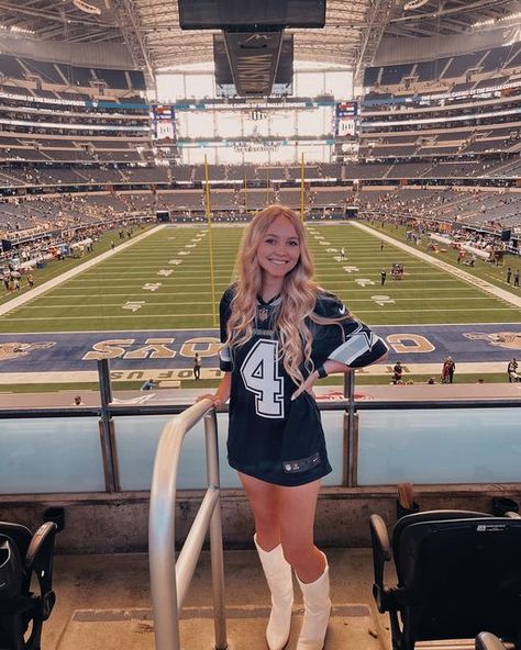 Dallas Cowboy Game Outfit, Browns Game Outfit Cleveland, Dallas Cowboys Jersey Outfit Woman, Cowboys Jersey Outfit Woman, American Football Jersey Outfit, Football Outfits For Women Winter, Dallas Cowboys Outfits Woman, Spectator Outfit, Dallas Cowboys Game Day Outfit