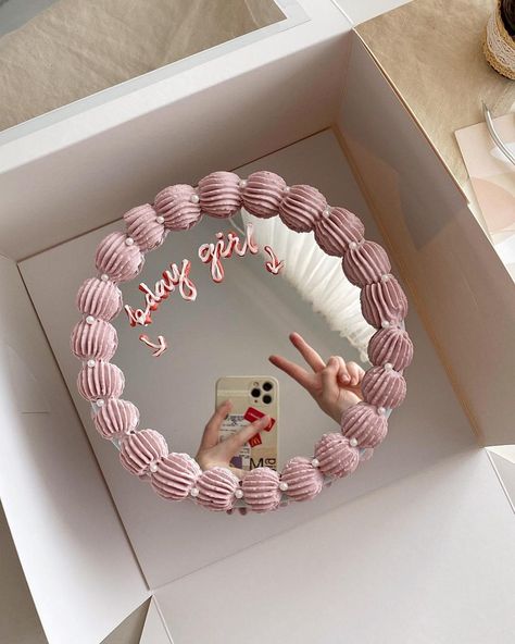 Birthday Cake Trends 2024, 2024 Birthday Cake Trends, 2024 Cake Trends, Cake Trends 2024, 1st Anniversary Cake, Simple Birthday Cake Designs, Cake Decorating Books, Small Birthday Cakes, Dummy Cake