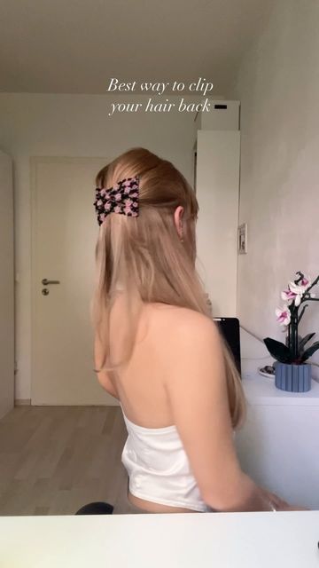 ангелина on Instagram: "Very demure very cutesy 

#reels #explore #hairtutorial #hairstyles #elasticclips #elasticcomb" Demure Hairstyles, Hair Tutorial, Comb, Hairstyles, Elastic, Hair Styles, Hair, On Instagram, Instagram