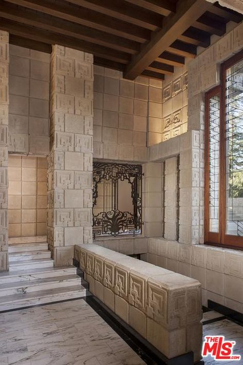 Frank Lloyd Wright Interior, Ennis House, Falling Water Frank Lloyd Wright, House On Haunted Hill, Frank Lloyd Wright Buildings, Frank Lloyd Wright Design, Frank Lloyd Wright Homes, Foreclosed Homes, Living Room Loft