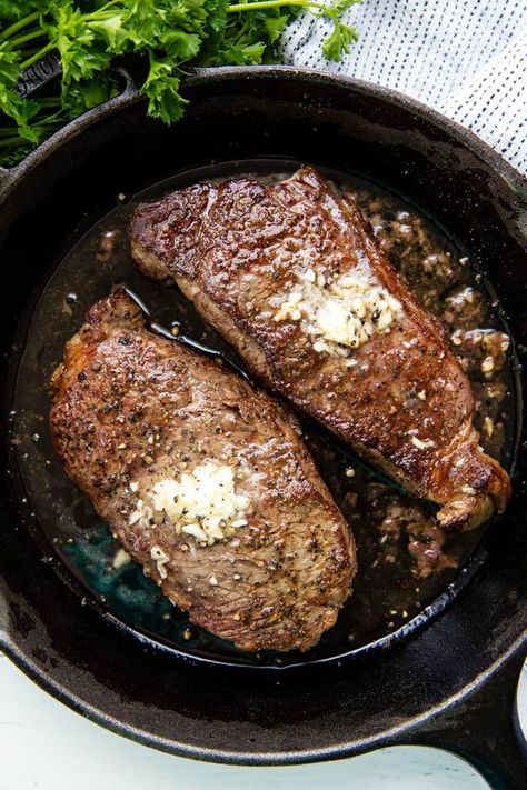 Steak On Stove, Steak Marinades, Cook Steak, Steak In Oven, Cooking The Perfect Steak, Steak Tips, Iron Skillet Recipes, Easy Steak, Grilled Steak Recipes