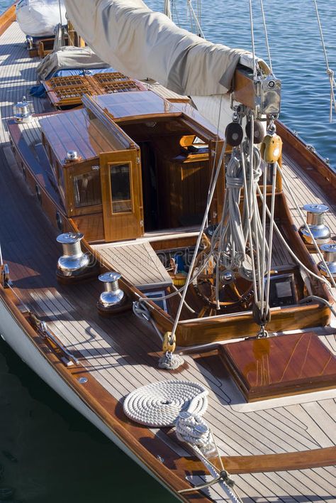 Old Money Sailboat Aesthetic, Sailing In Italy, Wooden Sail Boats, Classic Sailing Yacht, Sailboat Interior Aesthetic, Barca A Vela Aesthetic, Sailboats Aesthetic, Vintage Sailing Aesthetic, Sailing Boat Interior