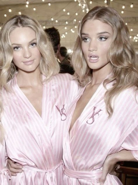 Victoria Secret Angel Costumes, Vs Models Aesthetic, Victoria’s Secret Fashion Show, Victoria's Secret Aesthetic, Victoria Secret Show, Victoria Secret Model, Victoria Secret Models, Pink Angel, Vs Fashion Shows