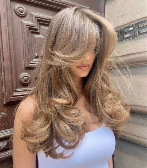 #hairstyleideas Hair Colorful, Honey Brown Hair, Brown Hair Inspo, Hairstyles For Layered Hair, Honey Blonde Hair, Dark Blonde Hair, Blonde Hair Inspiration, Blowout Hair, Blonde Hair Looks