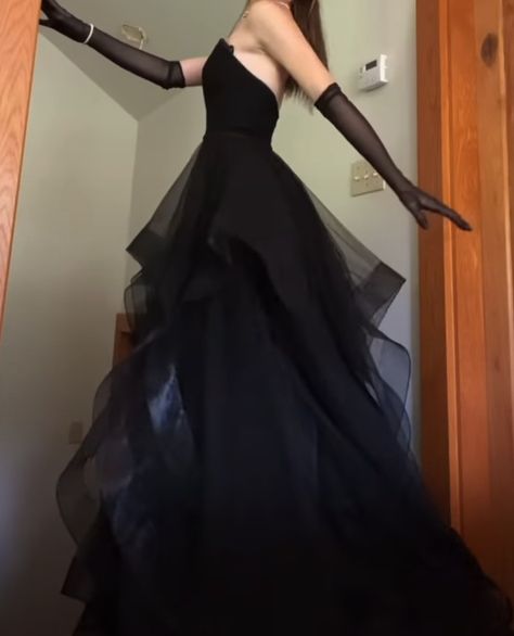 Black Gown For Prom, Black Dress Prom Silk, Tomboy Dresses Prom, Black Prom Dress With Gloves, Dress Ideas Aesthetic, Black Classy Prom Dress, Pretty Dresses Black, Dramatic Black Dress, Black Dress Fancy