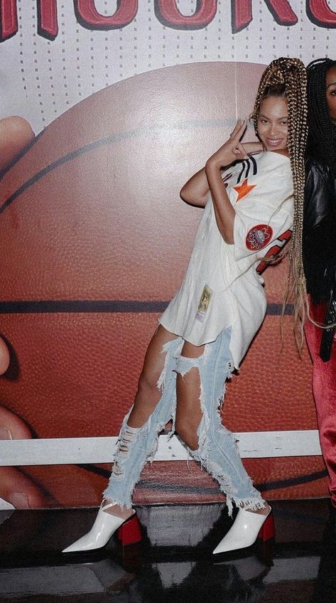 Beyonce Beyhive, Basketball Rules, Basketball Diaries, Queen Bee Beyonce, Beyonce Outfits, Live Match, Beyonce Knowles Carter, Beyonce Style, Beyoncé Giselle Knowles-carter