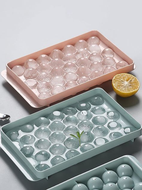 Round Ice Cubes, Whisky Cocktail, Plastic Ice Cubes, Sphere Ice, Whiskey Ice, Desain Pantry, Silicone Ice Trays, Whiskey Cocktail, Ice Pop Molds