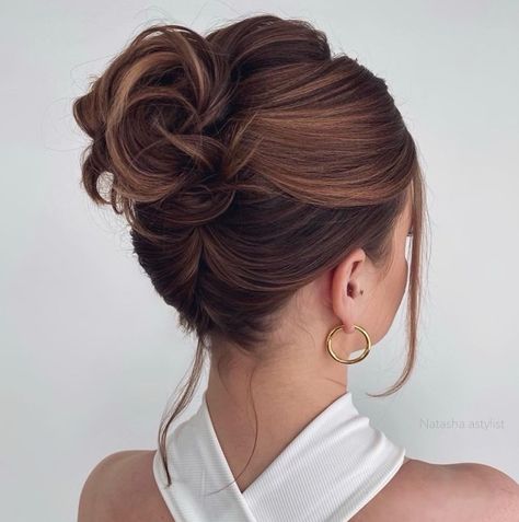 60 Creative Updo Ideas for Short Hair Updo Bun For Medium Length Hair, Chignon For Medium Length Hair, Up Do Hairstyles Short Hair, Short Hair Styles Elegant Classy, High Updo For Short Hair, Short Hair Low Updo, Loose High Bun Wedding Hair, Short Hair Wedding Bun, Short Hair Bridal Updo