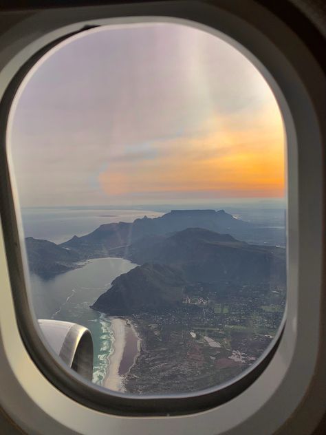 #travel #southafrica #capetown #airplane Capetown City Aesthetic, Cape Town Aesthetic, Capetown South Africa, Holiday Travel Destinations, Happy Things, City Aesthetic, Flight Attendant, Planet Earth, Travel Aesthetic