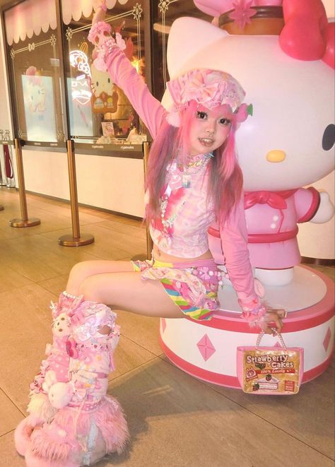 Harajuku Fashion Japan, Pink Aesthetic Fits, Harajuku Fashion Outfits, Decora Gyaru, Harajuku Decora Kei, Decora Kei Fashion, Decora Outfits, Harajuku Outfit, Decora Style