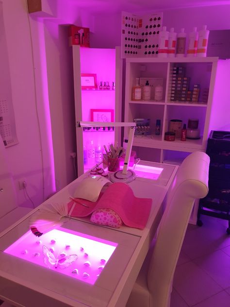 Cute Nail Tech Station, Nail Room Ideas In Bedroom, Acrylic Nail Room Ideas, Nail Artist Room Ideas, Nail Tech Station In Bedroom, Nail Salon In Bedroom, Nail Tech Bedroom, Purple Nail Tech Room, Cute Nail Studio