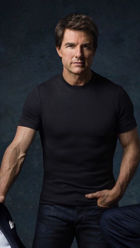 Tom and his Arms of Steel!!! Male Celebrity Crush, Tom Cruise Hot, Ethan Hunt, Tom Cruise Movies, Male Celebrity, Human Evolution, Pahlawan Marvel, Thought Catalog, Mission Impossible