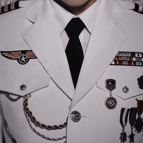 Bradley Bradshaw Icons, Navy Officer Aesthetic, Ship Captain Uniform, Bradley Bradshaw Aesthetic, Ship Captain Aesthetic, Officer Aesthetic, Colleen Hoover Aesthetic, Ugly Love By Colleen Hoover, Ugly Love Colleen Hoover