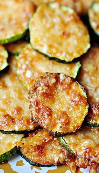 Baked Parmesan Zucchini Rounds, Lowfood Map, Baked Parmesan Zucchini, Zucchini Rounds, Zucchini Side Dishes, Summer Side Dish, Bake Zucchini, Zucchini Chips, Roasted Vegetable Recipes