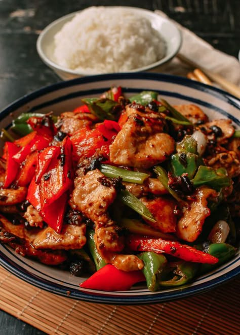 #Chicken with #Black #Beans (2 chicken breasts), by thewoksoflife.com #blackbeansauce #chinese #stirfry Chicken With Black Beans, Black Bean Sauce Recipe, Black Bean Chicken, Black Chicken, Chicken Sauce, Woks Of Life, The Woks Of Life, Bean Sauce, Mapo Tofu