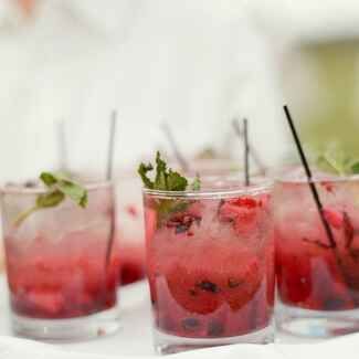 Signature Wedding Drinks Summer, Wedding Cocktail Ideas, Signature Drink Ideas, Signature Cocktail Drinks, Wedding Drink Ideas, Cocktails Wedding, Best Summer Cocktails, Summer Wedding Reception, Cocktail Names